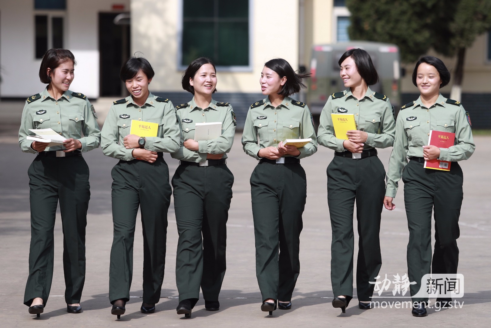大学生女兵群体大学生女兵群体主要由年轻女性组成，她们通常具备较高的教育水平和良好的综合素质。她们选择加入军队，可能是因为对国家的热爱、对军事职业的向往、对自身能力的挑战以及对个人成长的追求等。