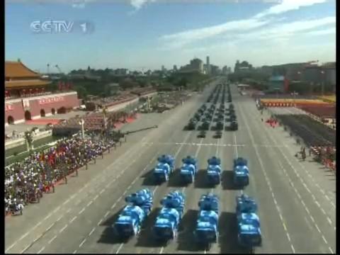 动态图阅兵动态图阅兵通常指的是利用动态图像技术，将阅兵过程以动态的方式呈现出来。这种呈现方式可以更加生动、形象地展示阅兵的各种细节，如士兵的步伐、装备的移动、飞机的飞行等。